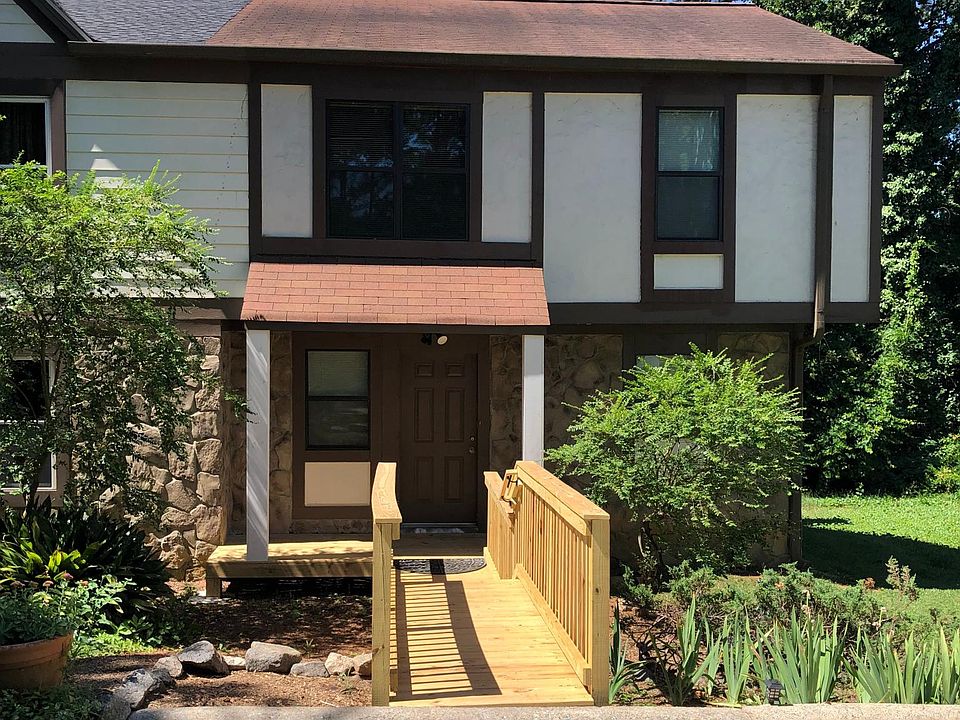 Outside Front of Townhouse - Front Deck new in 2022