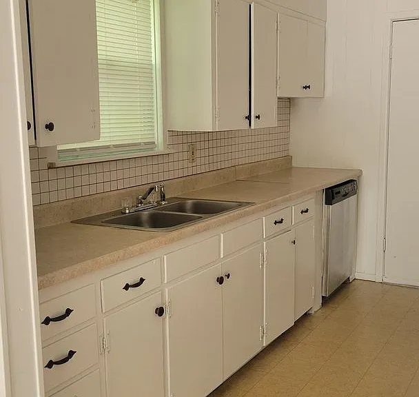 615 W Avenue A — Photo 6