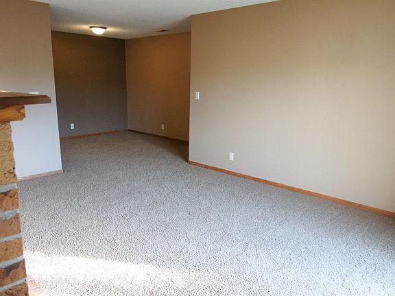 4th image of 5102 Emerald Dr #22