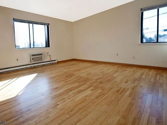5th image of 730 Mill St Unit F17