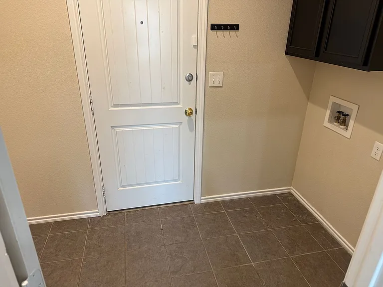 660 Duke Ave — Photo 7
