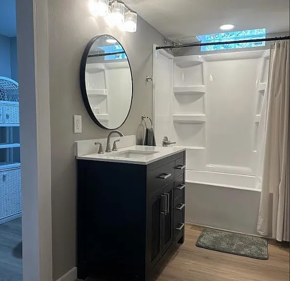 Lower Level Bath
