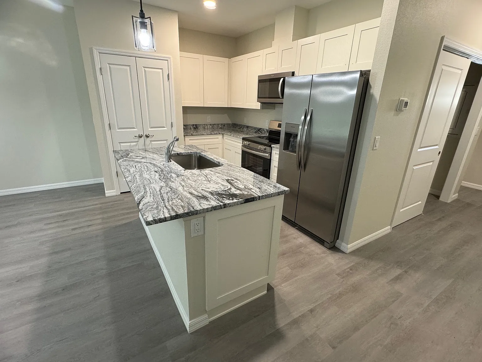 2 bed, 1070 sqft, $1,695 — Photo 3