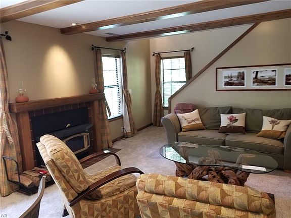 4th image of 875 Southwood Blvd #27