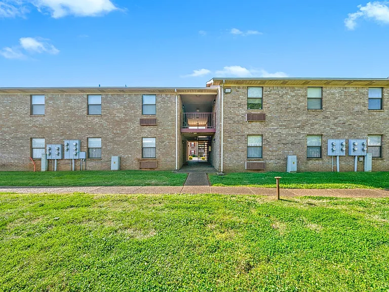 100 Laurel Cove Dr #9 — Photo 12