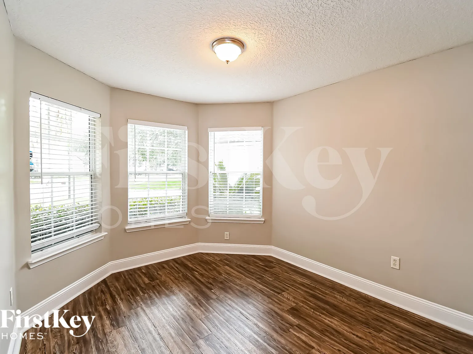 3 bed, 2.0 bath, 1615 sqft, $2,060 — Photo 4