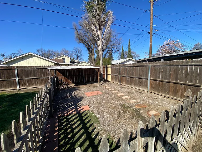 801 S Sowell St — Photo 23