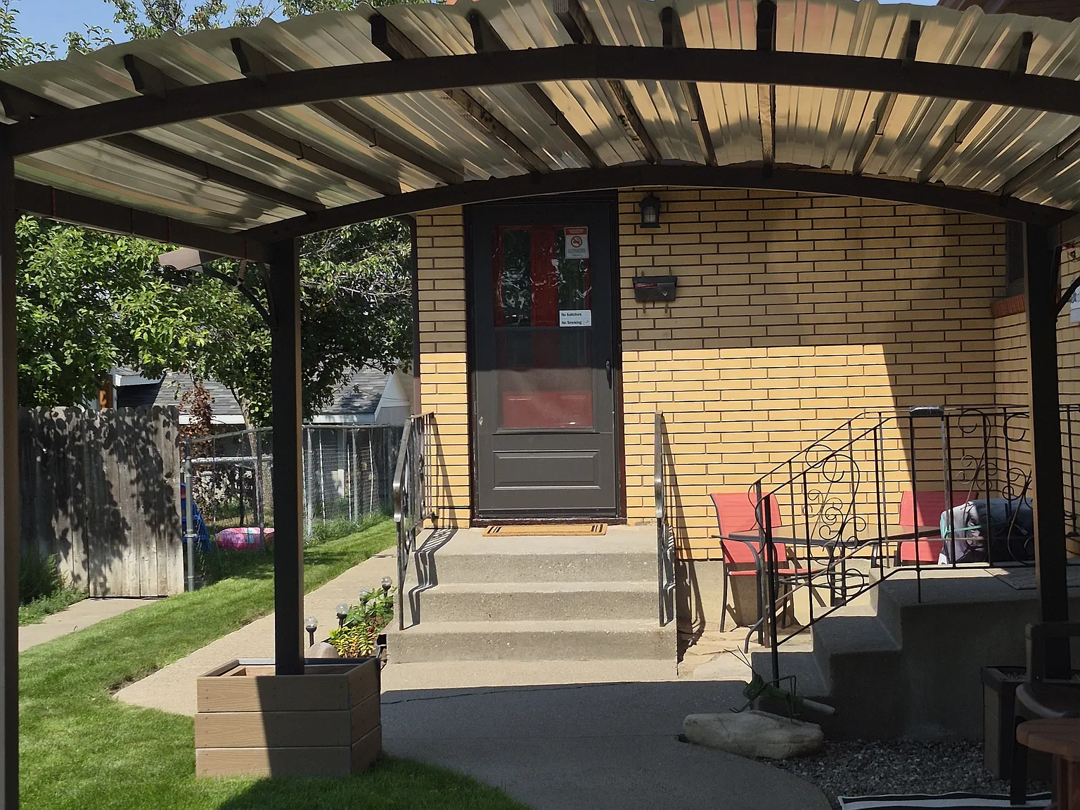 4 bed, 1900 sqft, $2,000 — Photo 1