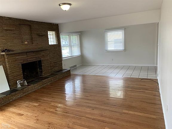 5th image of 46823 Waco St
