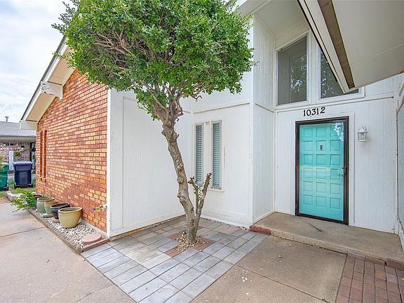 2nd image of 10312 Fairfax Ln