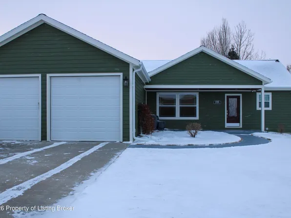 2705 2nd St NE, Watford City, ND 58854