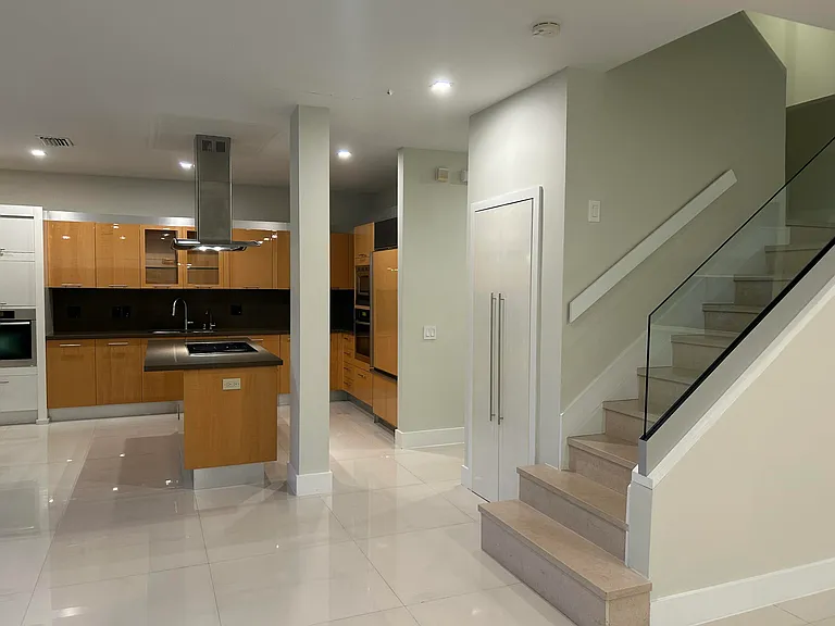 1094 Bluewood Ter — Photo 4