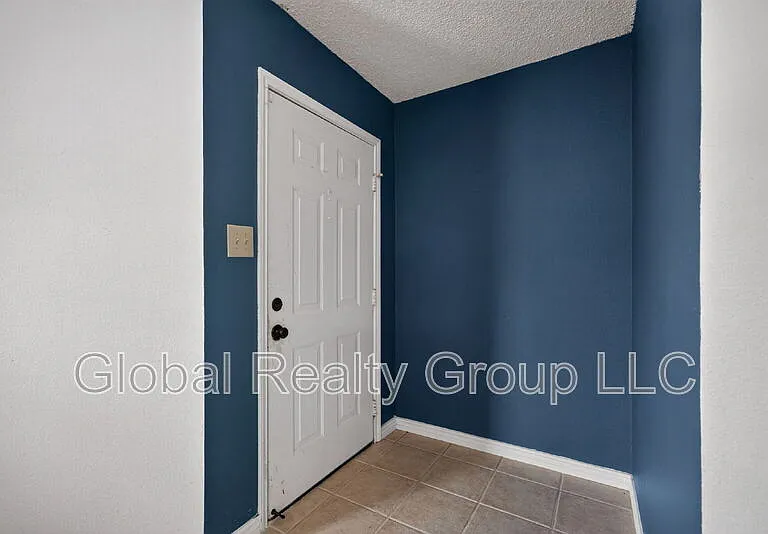 306 Meadow Dr — Photo 5