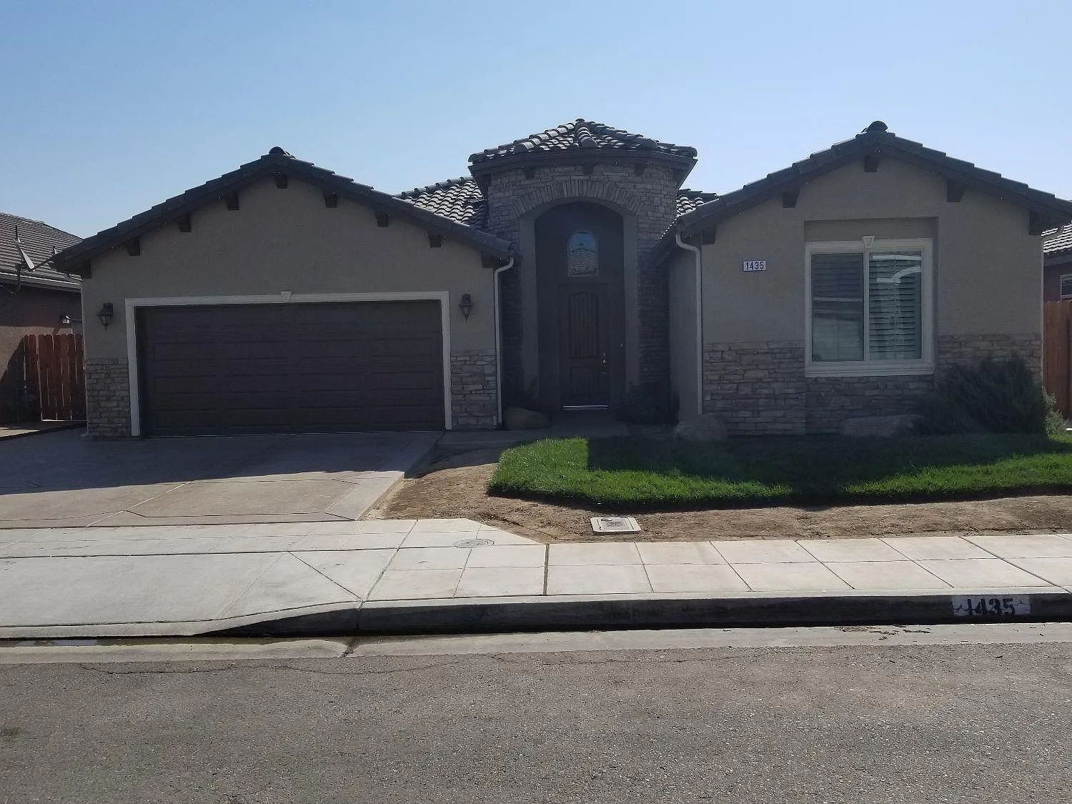 1435 Steven Ln photo 1