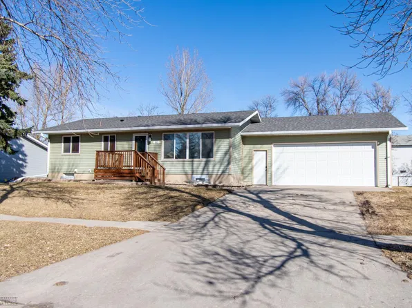 832 10 1/2 Ave W, West Fargo, ND 58078