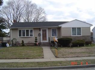 73 Martin Rd N, Bethpage, NY 11714