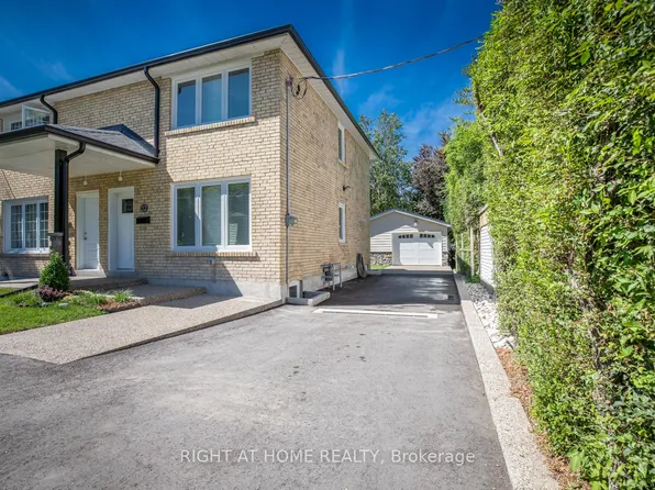 32 Varsity Rd, Toronto, ON M6S 4N5