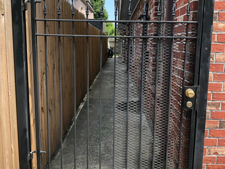 1609 Urquhart St #5 — Photo 3