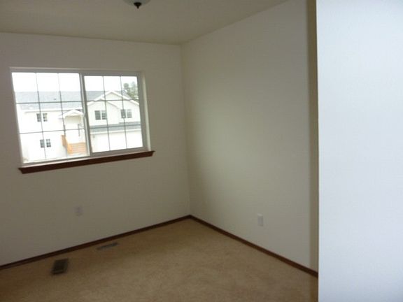 5th image of 724 E Carrie Ave