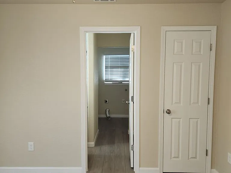 1344 Sunrise Ave — Photo 11