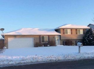 716 Orchard St E, Belle Plaine, MN 56011