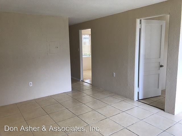 1st image of 2217 Helen Ave
