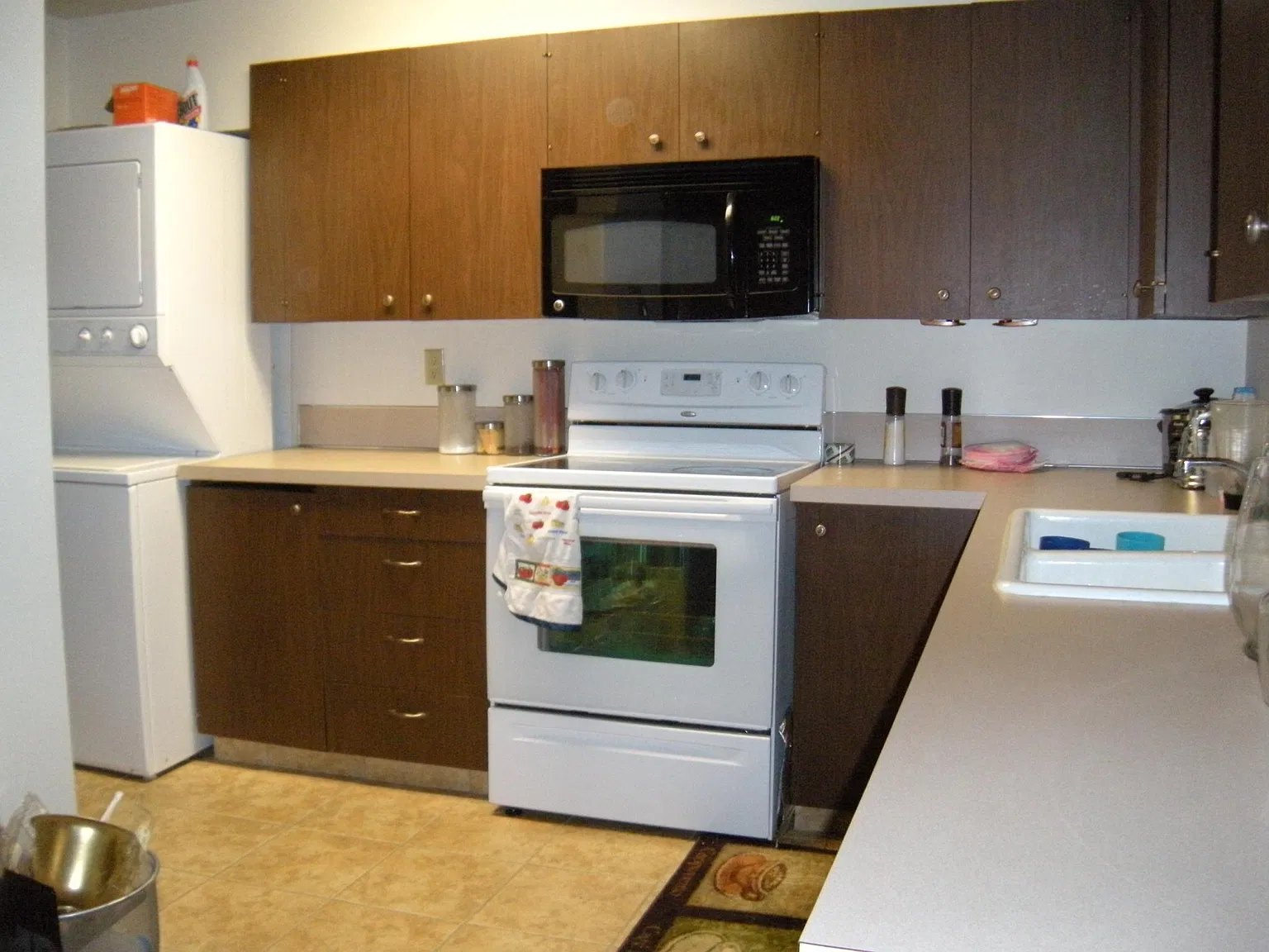 2 bed, 1.5 bath, 1350 sqft, $2,000 — Photo 2
