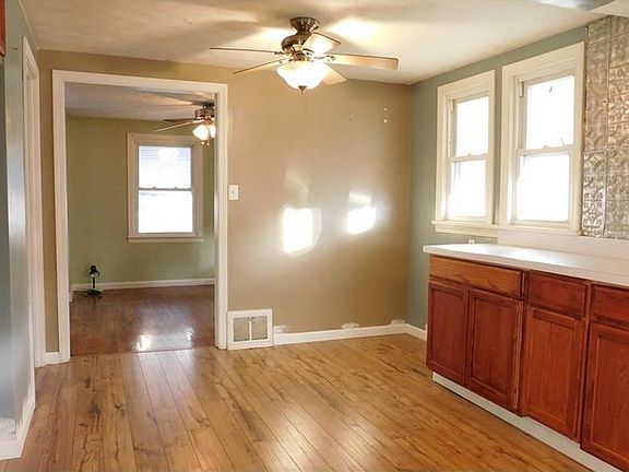 3rd image of 216 Sanford St