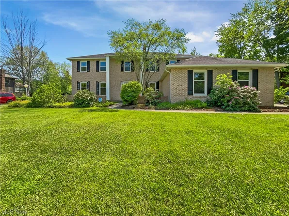 6418 Oakes Rd, Brecksville, OH 44141