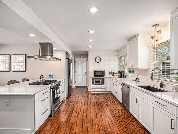 3rd image of 4321 Meadowlane Ct