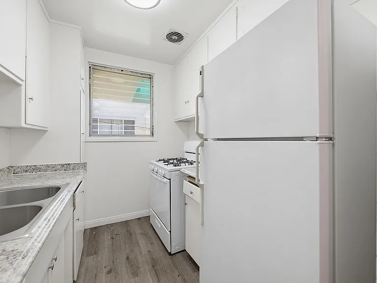 333 S Rexford Dr #7 — Photo 4