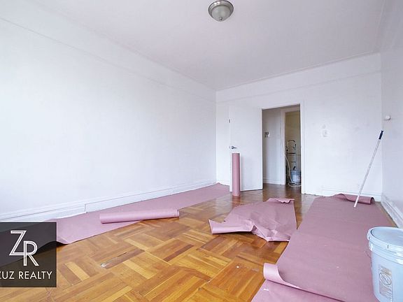 5th image of 221 Linden Blvd APT C4