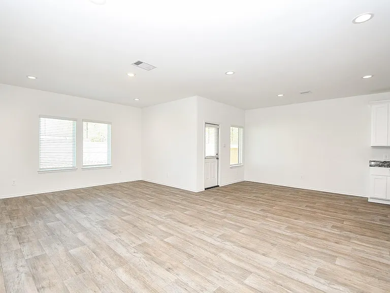 2720 Bryan Grove Ln — Photo 5