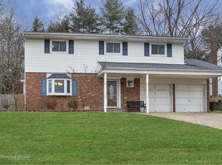 37 Leslie Ln, Smithtown, NY 11787