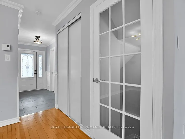 1286 Cedarcroft Cres — Photo 13