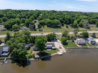 22799 Great River Rd, Le Claire, IA 52753