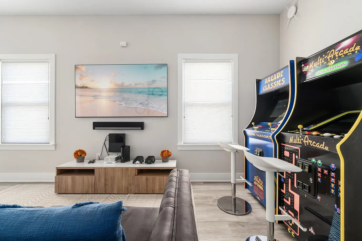 5 bed, 5.0 bath, 3143 sqft, $7,589 — Photo 1