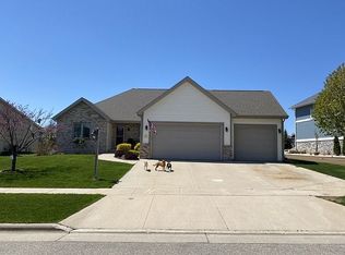 445 Vista Cir, Columbus, WI 53925