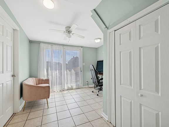 5th image of 2727 N Artesian Ave #2