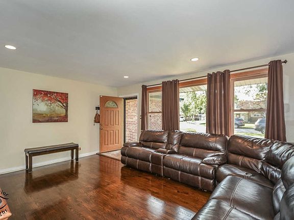 4th image of 4032 W 109th St