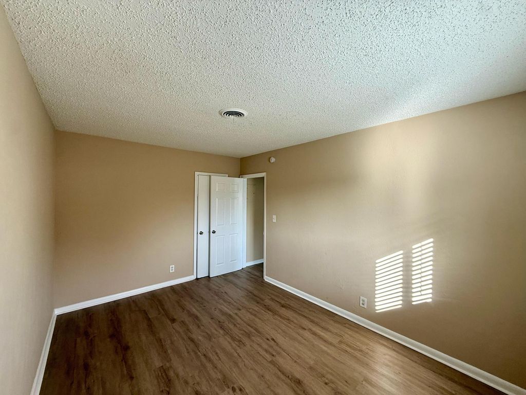2920 NE 7th Ave APT B, photo 9