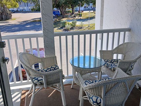 4th image of 22375 Edgewater Dr APT 216