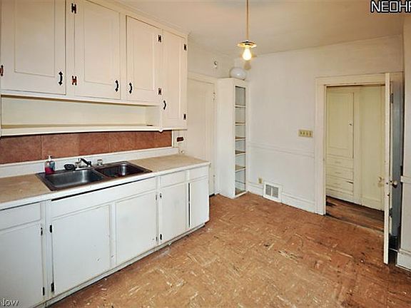 4th image of 15005-15007 Athens Ave