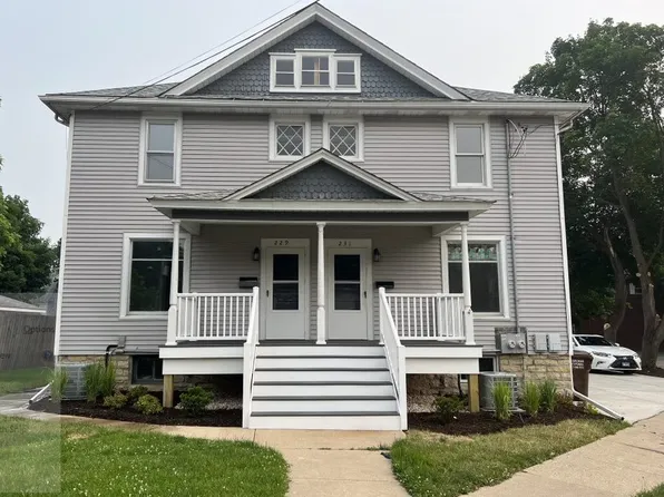 229-231 McHenry Ave, Woodstock, IL 60098