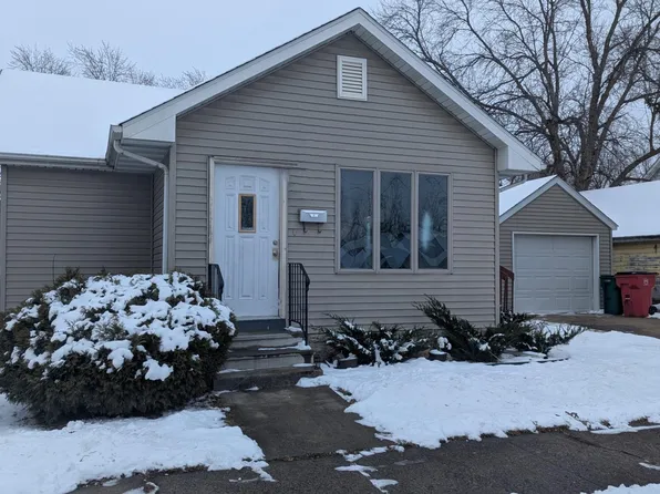 704 8th St NE, Austin, MN 55912