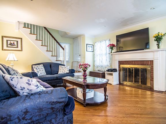 3rd image of 781 Jewett Ave