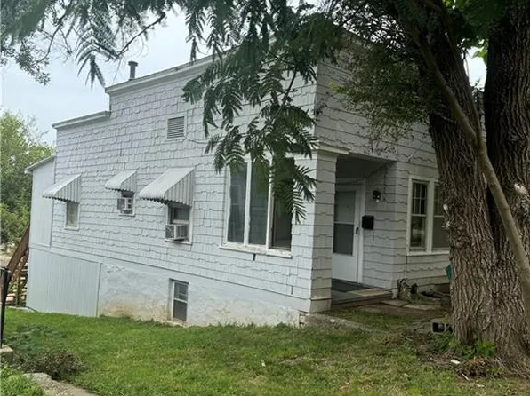 604 Oak St, Leavenworth, KS 66048