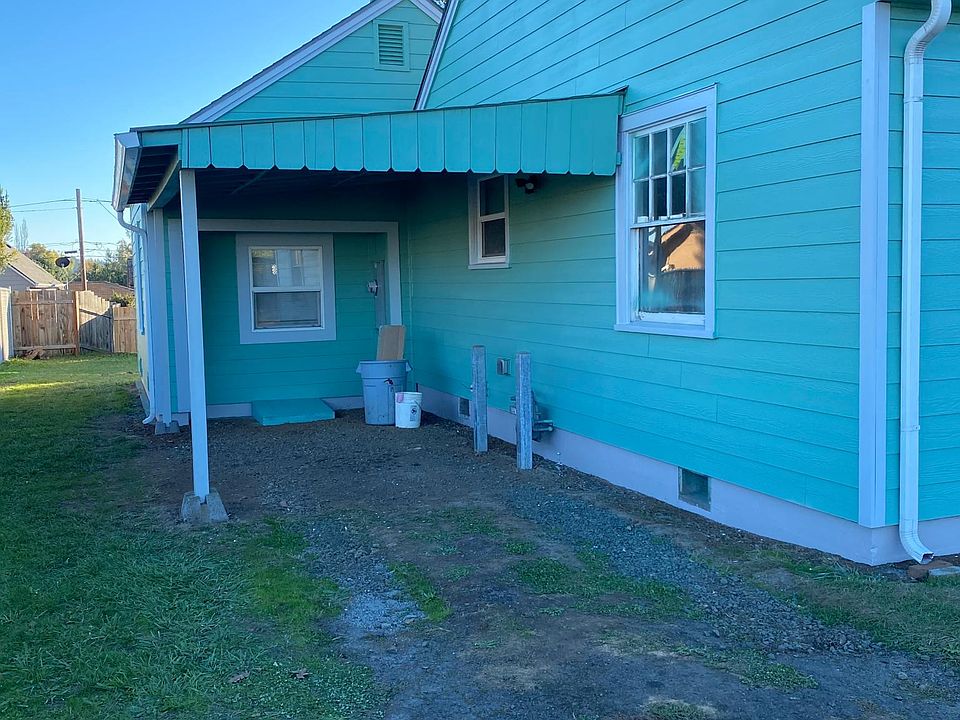 2nd image of 265 W Ellendale Ave