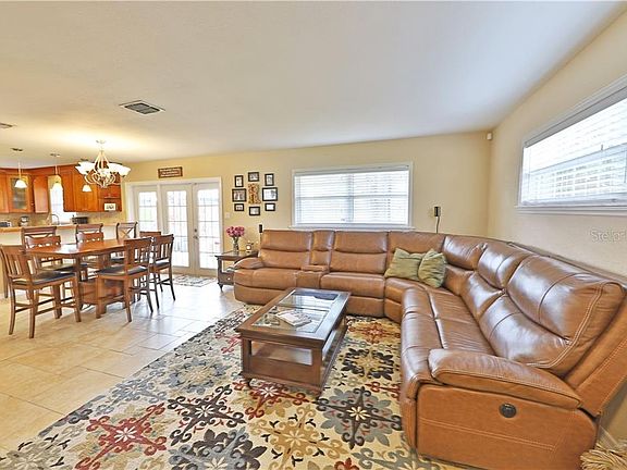 3rd image of 620 Applewood Ave