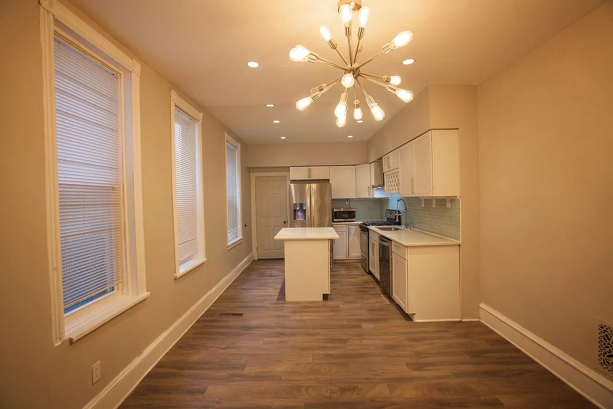 Dining & Kitchen - 673 N 34th St